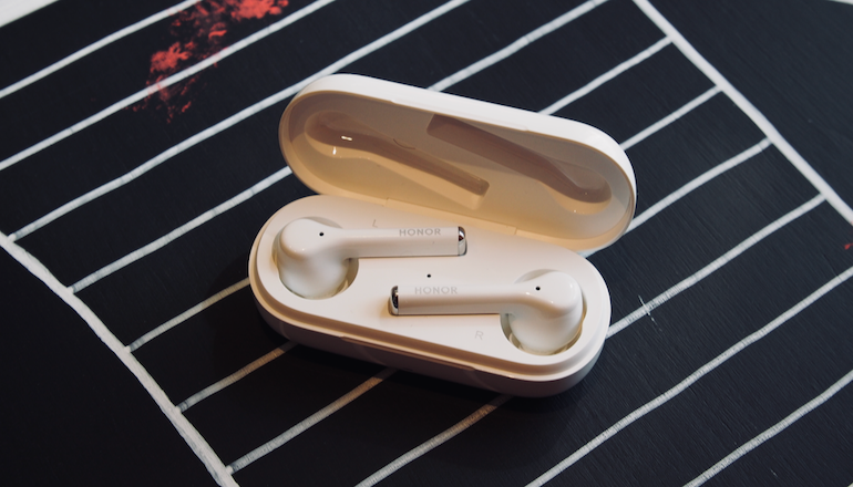 Honor Magic Earbuds open case