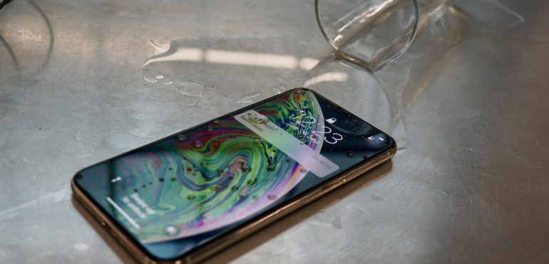 iPhone XS Max waterproof splash ip68 hero size